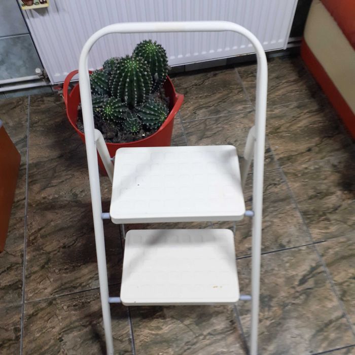 Scara metalica uz casnic