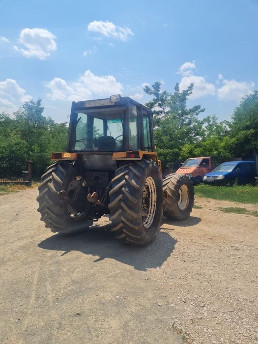 Vând tractor Renault 133.14