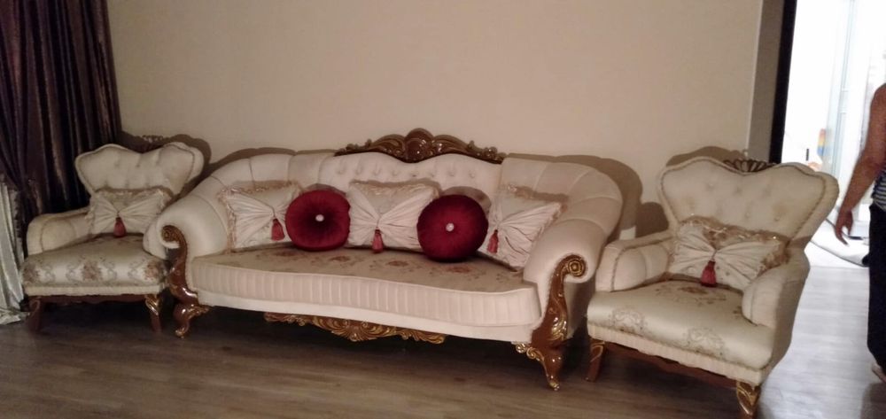 Продам диван и кресла для гостиной