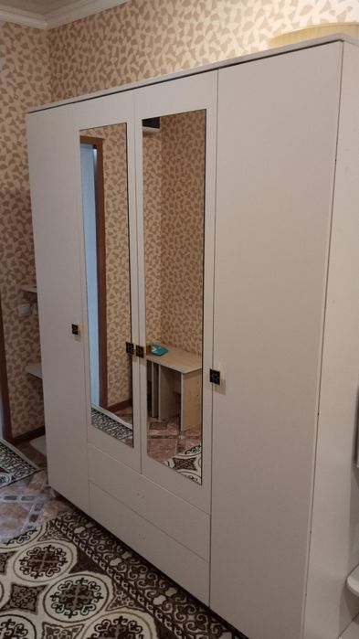 Шкаф сатылады прихожкаға