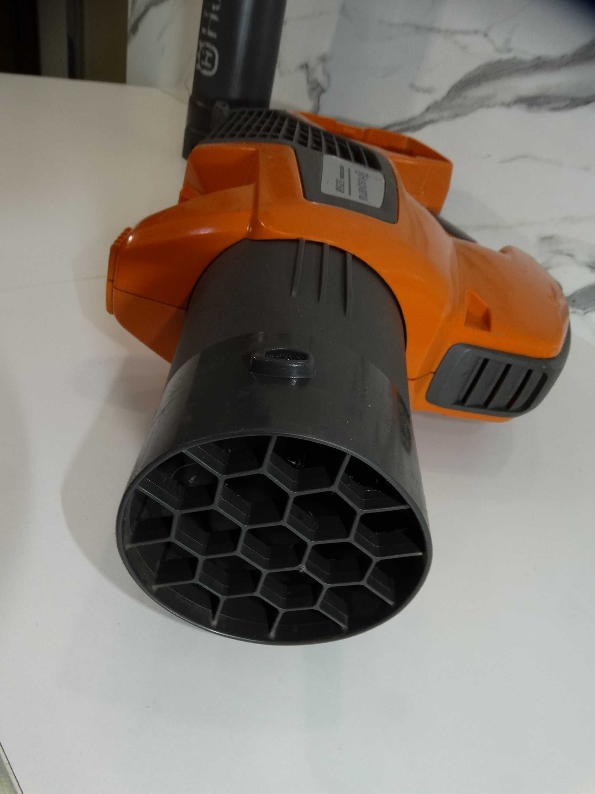 Husqvarna 525 iB / BLI 20 - Мощна акумулаторна метла