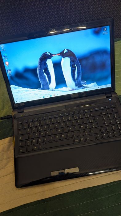 Clevo i3 8GB RAM, 1 TB HDD
