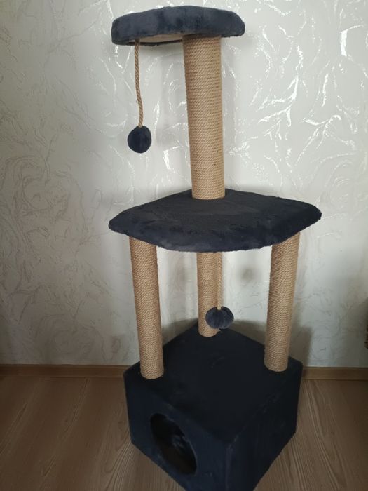 Домик для кошек с когтеточками