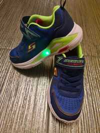 Adidasi Skechers cu luminite pt copii marimea 31