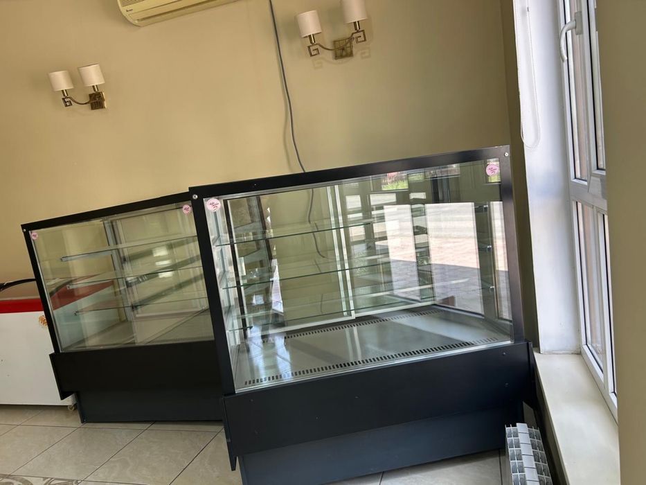 Продается витрина холодильник