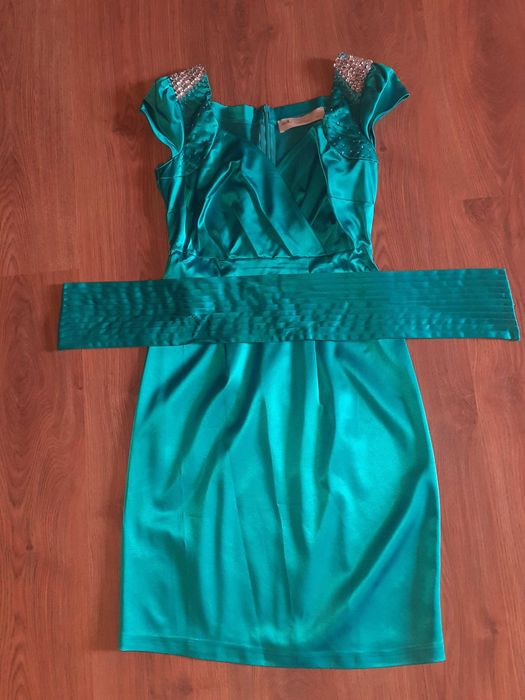 Два платья женских , размер 42-44