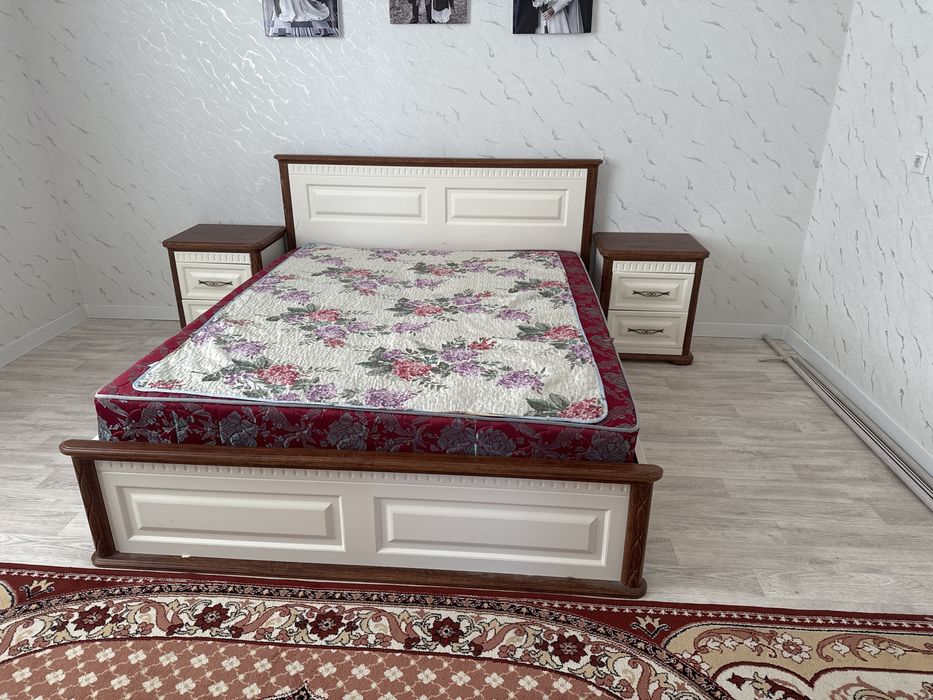 Кровать двуспальная, тумбасымен