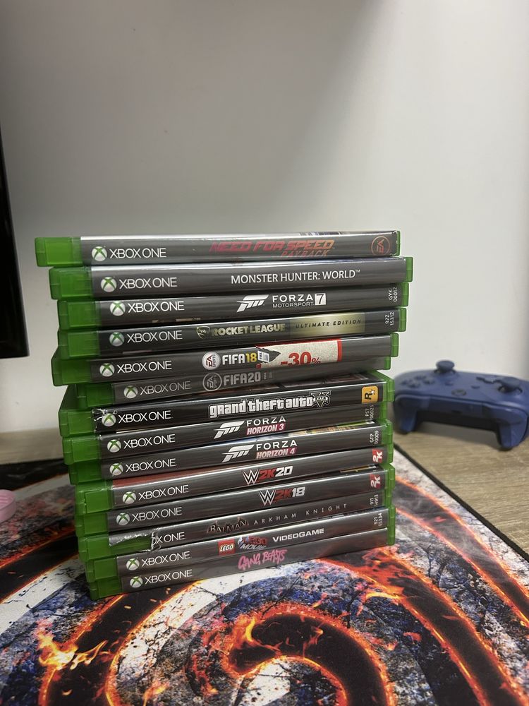 Vand Xbox one 2 controlare+14 jocuri