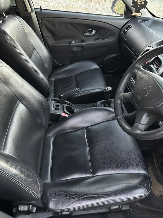 Autoturism cu volan pe dreapta