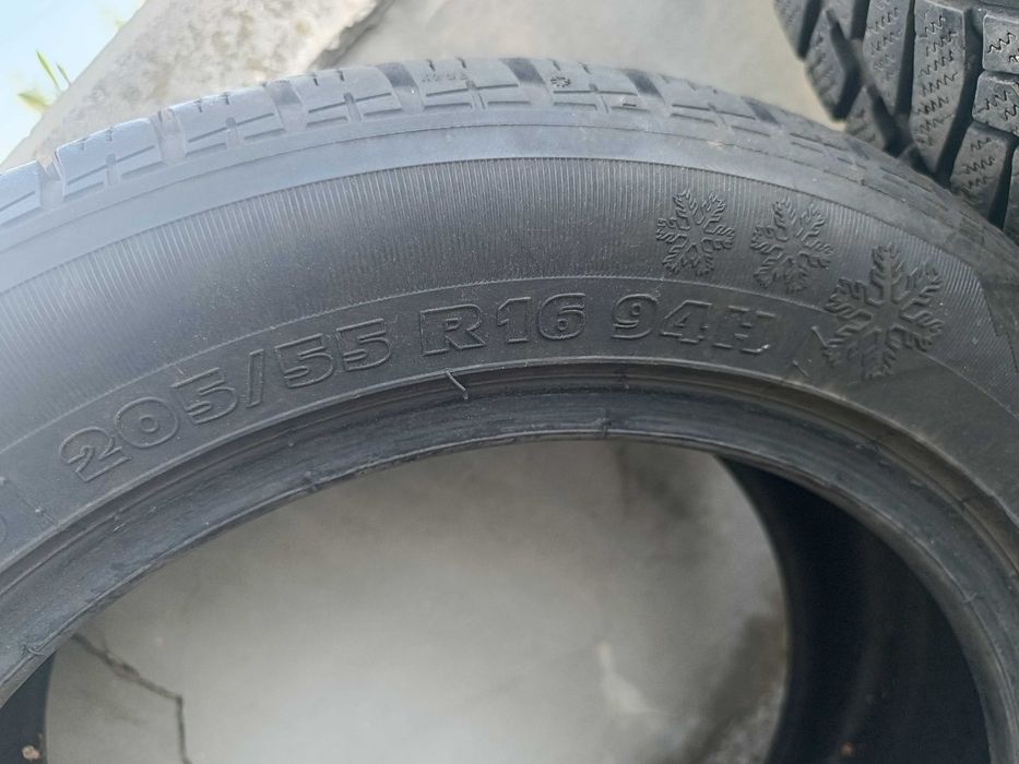Продавам гуми 205/55 R16 – 1 нова зимна и 2 използвани летни