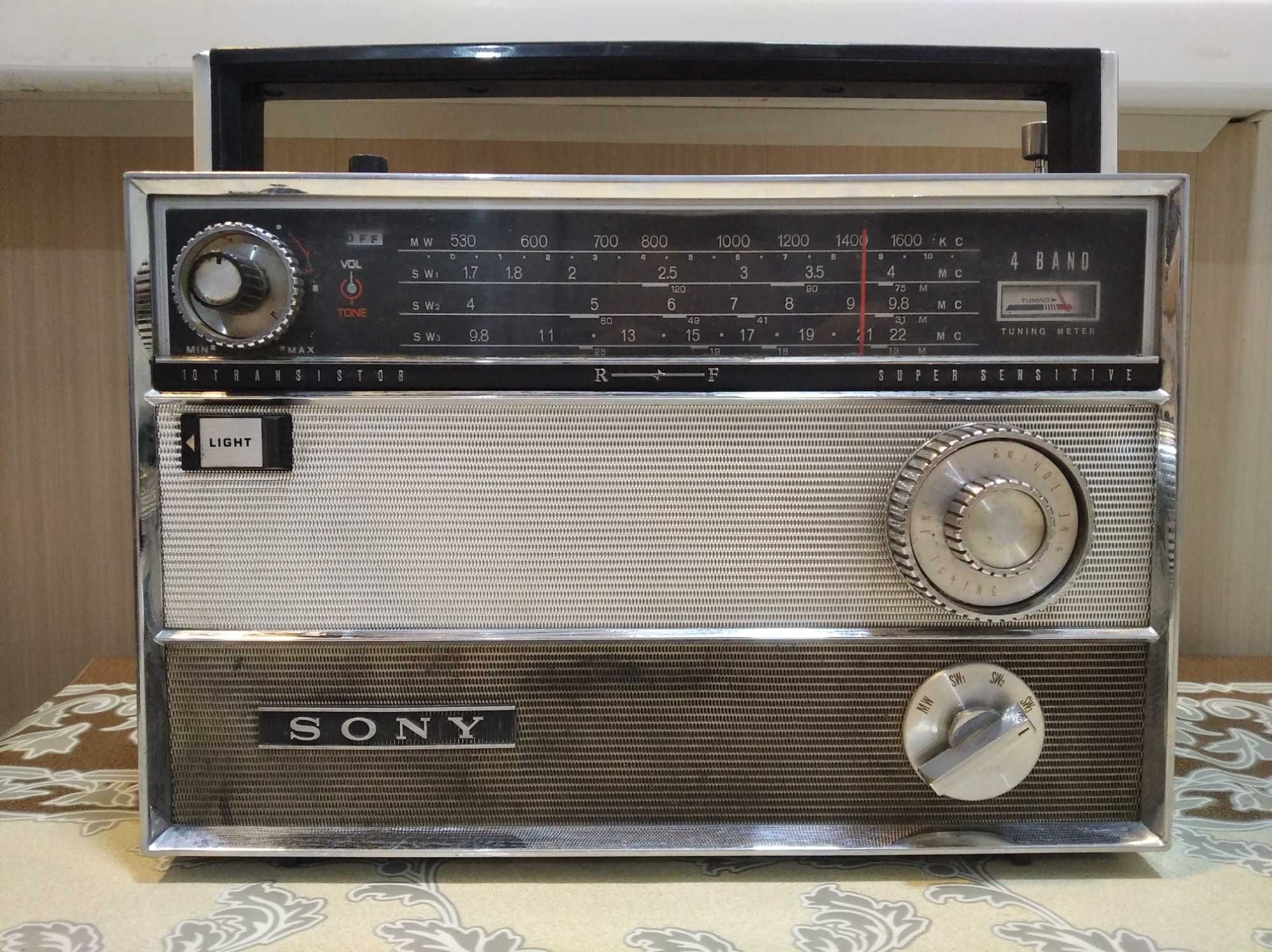 Радиоприёмник Sony TR-1000.