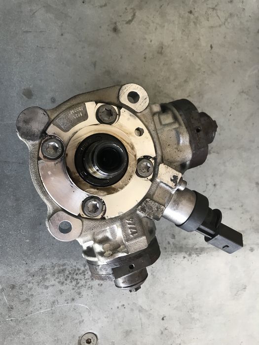 Pompa de inalta presiune BMW 3.0D,seria3,5,7.Cod 0445010617