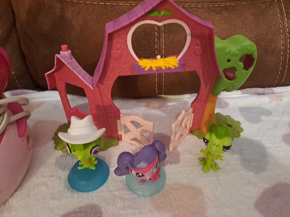 Светещ и свирещ часовник,музикална пръчка и къщичка с животни