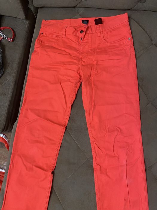 Красные джинсы для девушек