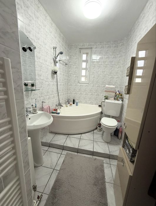 Vand apartament cu 2 camere