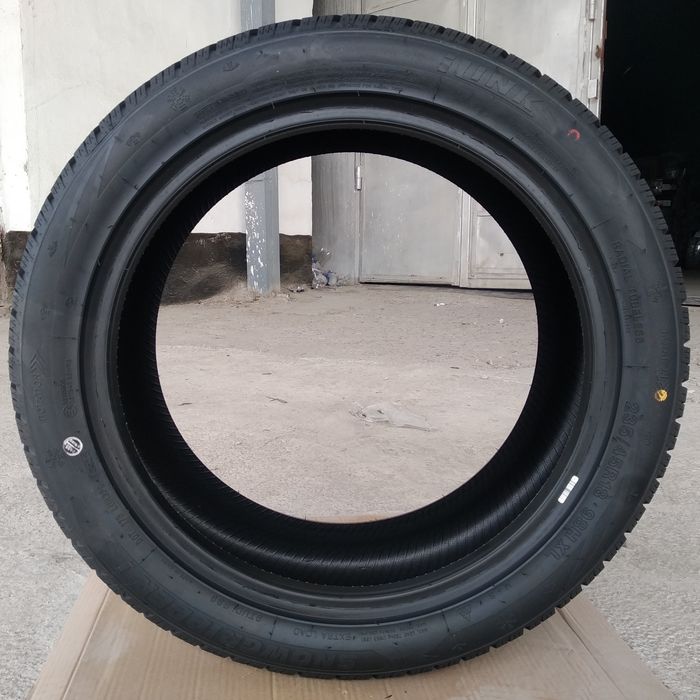 Зимние автошины 235/45R18