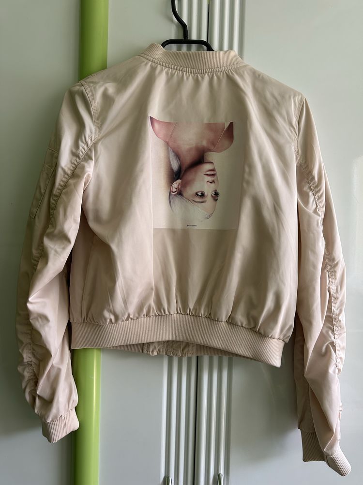 Пролетно яке Ариана Гранде от H&M