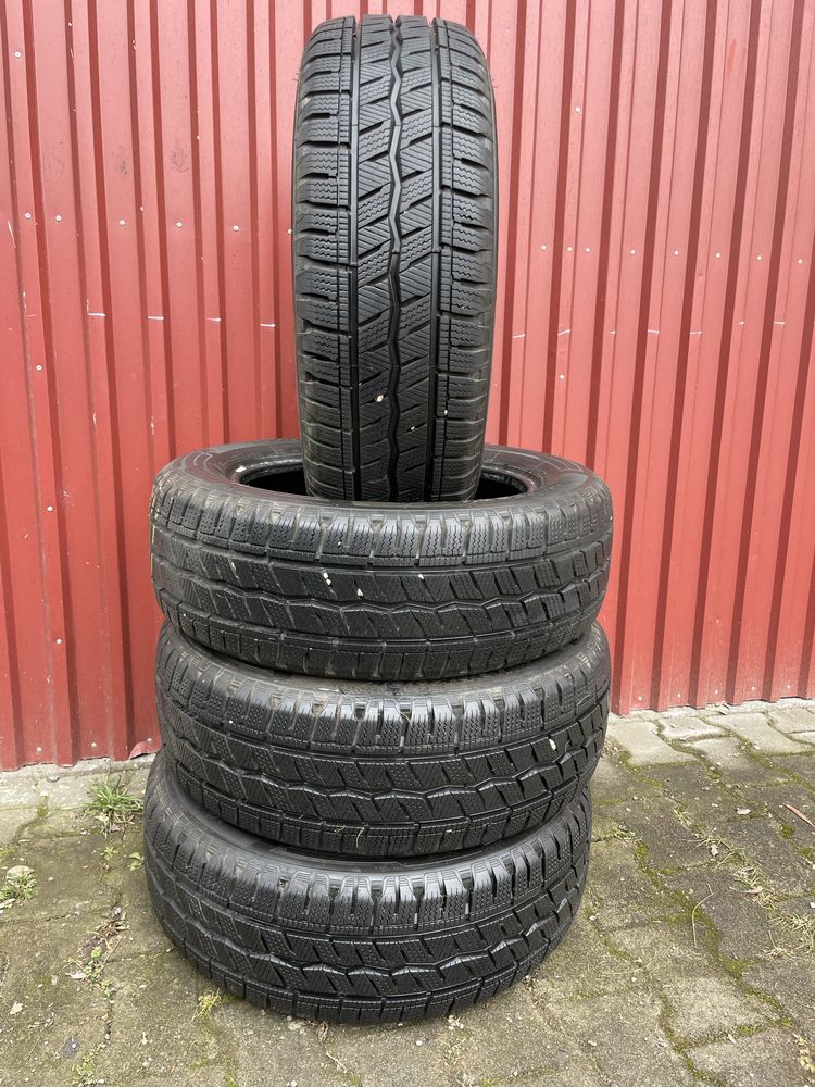 215/60 R17C Anvelope