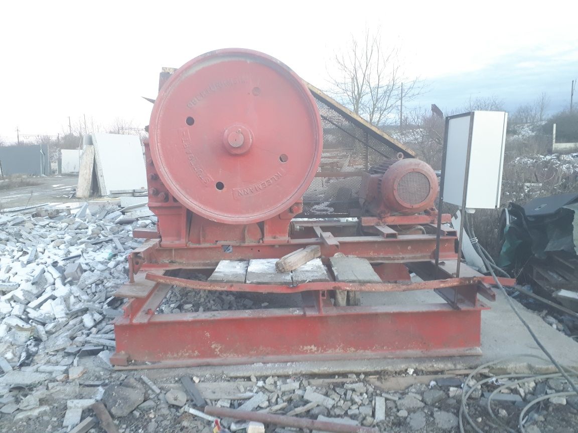 Concasor cu falci cu motor 30kw