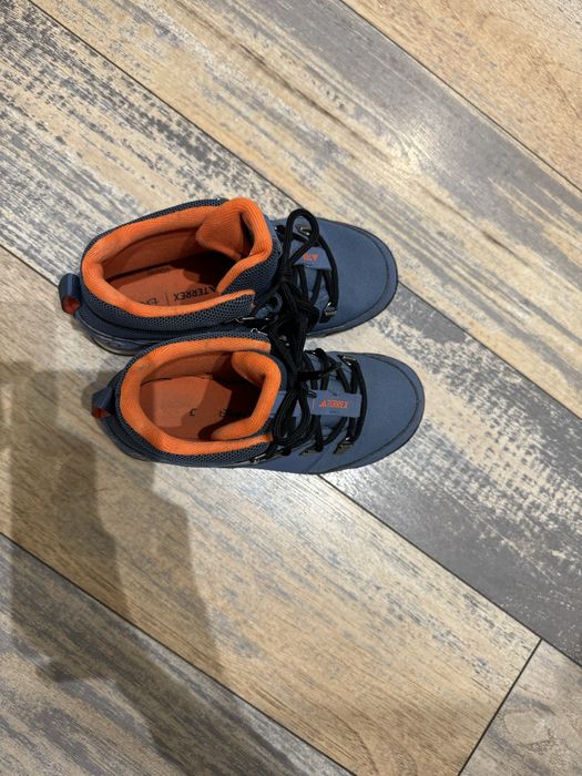 Зимни обувки Adidas Snowpitch хайкинг