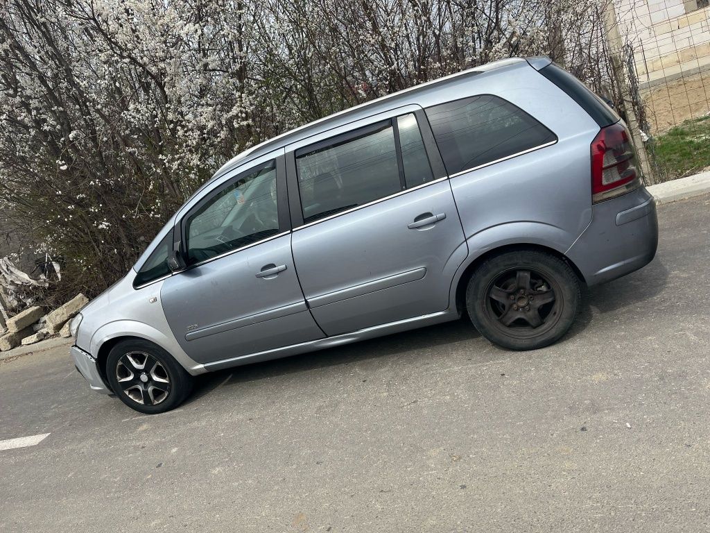 Dezmembrez opel zafira b 1.9d 150 cp