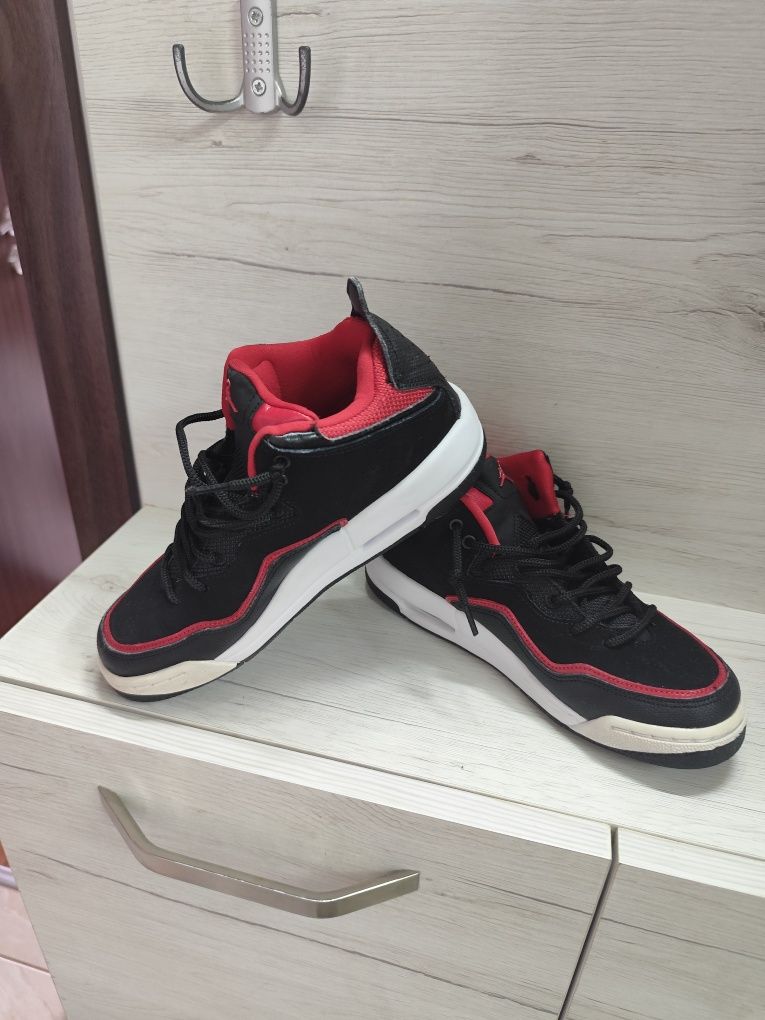 Кецове Nike Jordan 35 номер