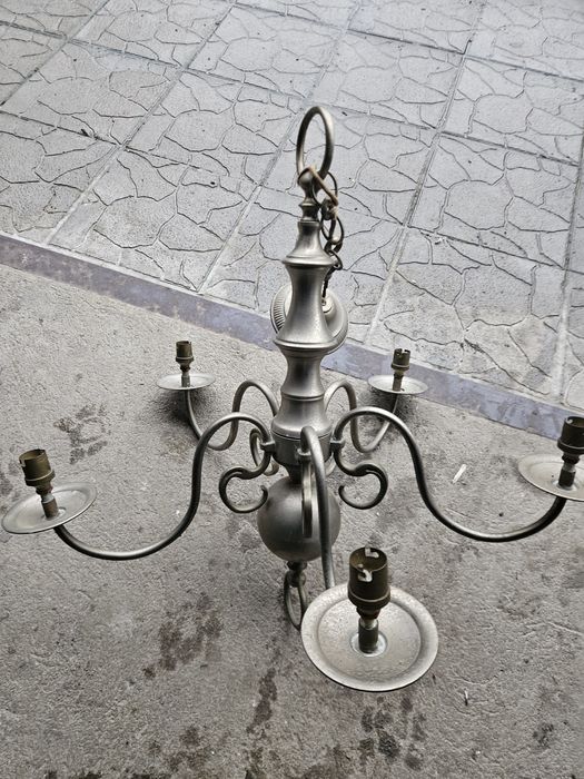 Candelabru vechi alama