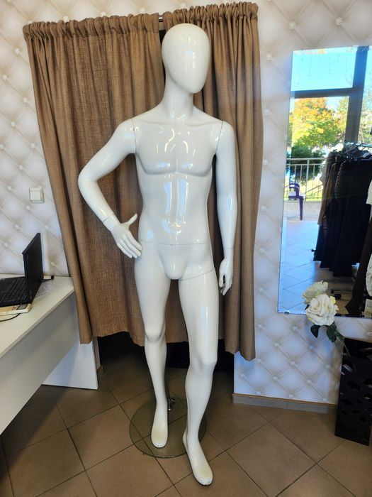 Продавам или заменям за Дамски Мъжки манекен за дрехи