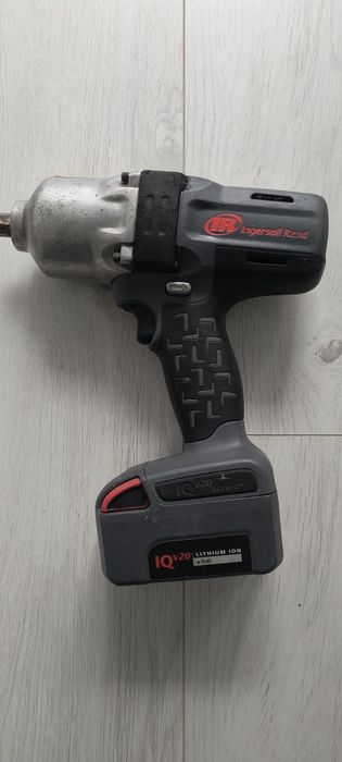Cheie de Impact Profesionala Ingersoll Rand + acumulator V20