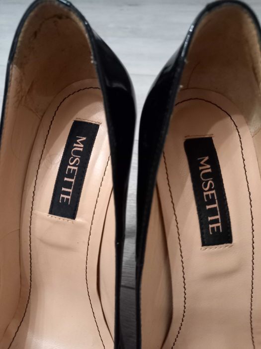 Musette-елегантни обувки на висок ток