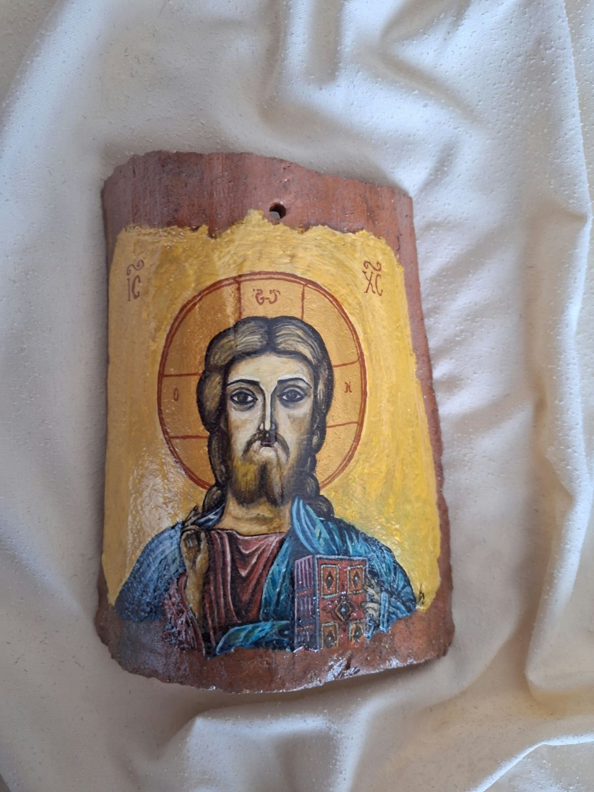 Икони върху керемиди