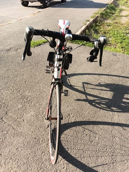Bicicleta cursiera Cube