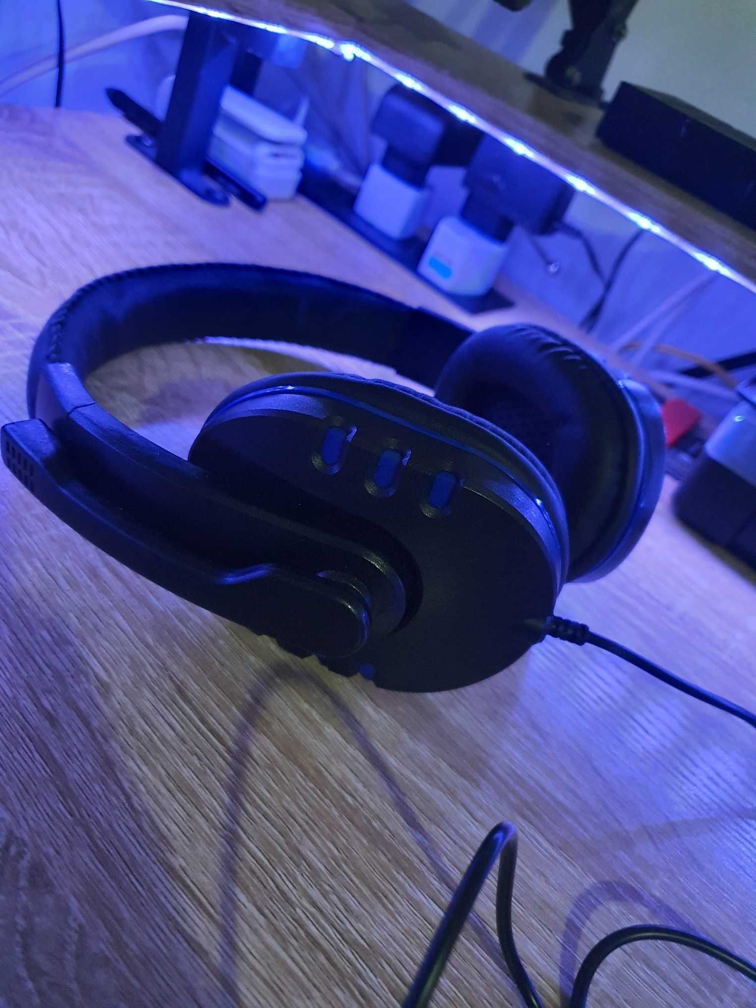 Pereche casti cu microfon si buton fizic pentru mute