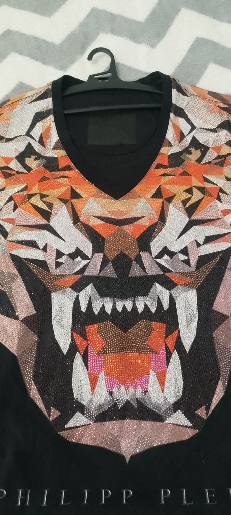 Продавам оригинална мъжка тениска Philipp Plein