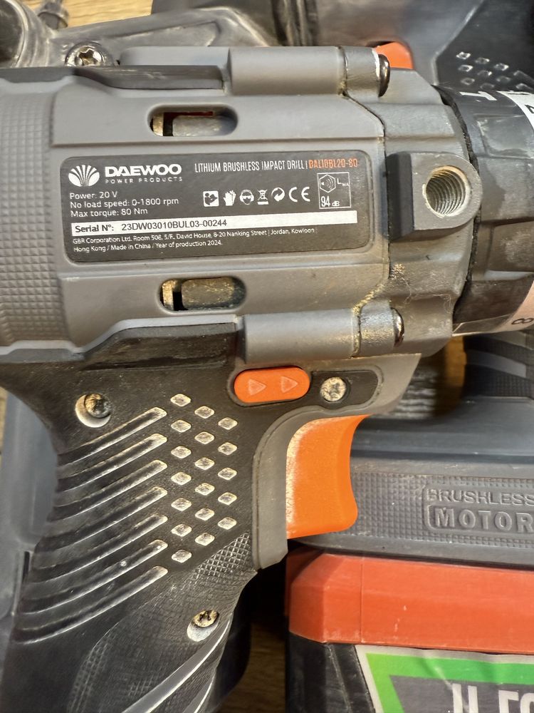 Акумулаторен безчетков комплект daewoo dalagbl20-125 перфектен!