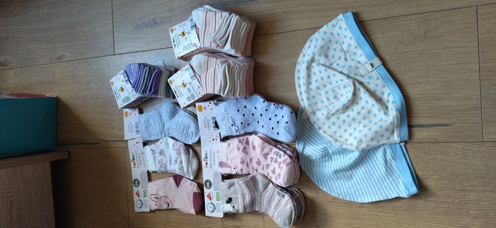 Бебешки чорапи от био памук и шапки