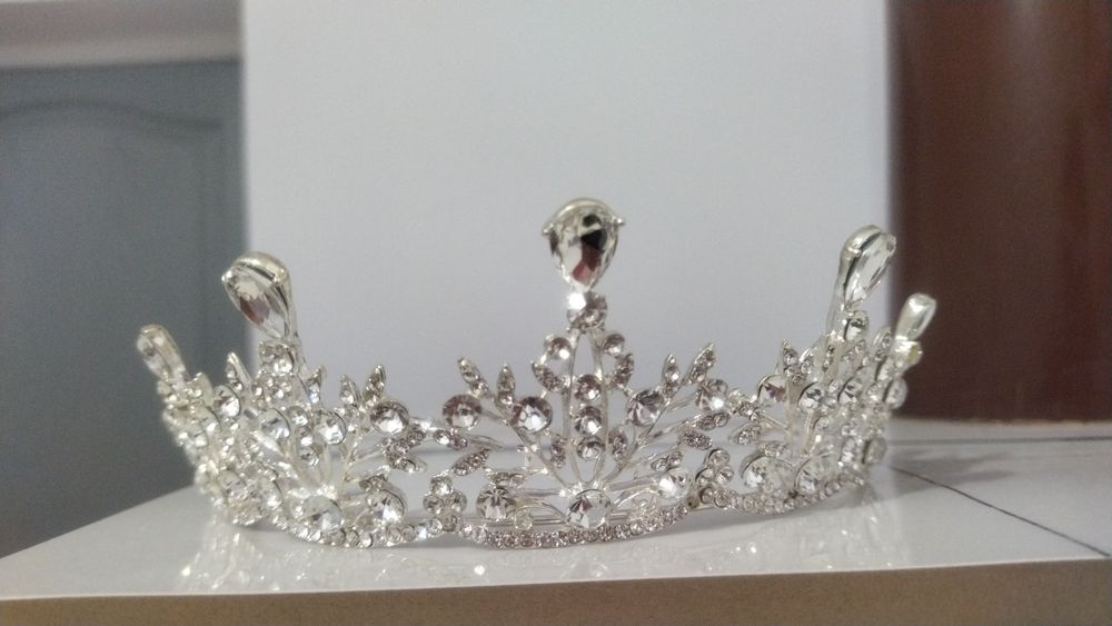 Vând voal și coroniță