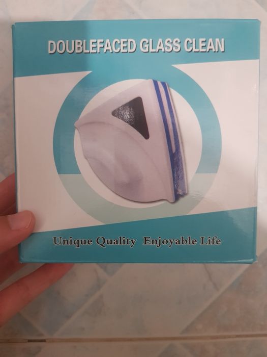 Ștergător pentru geamuri