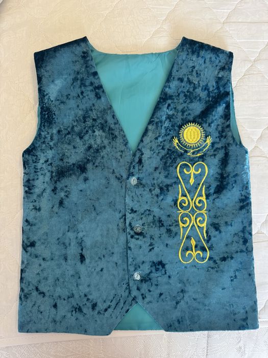 Продам детскую национальную жилетку