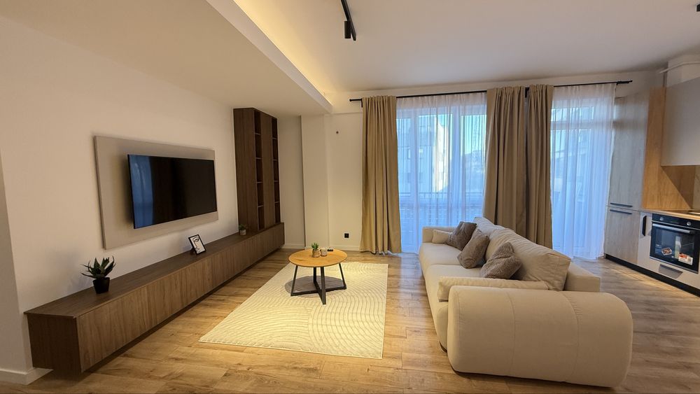 Persoana fizica vand Apartament 2 cam Lux,zona VIVO str Razoare