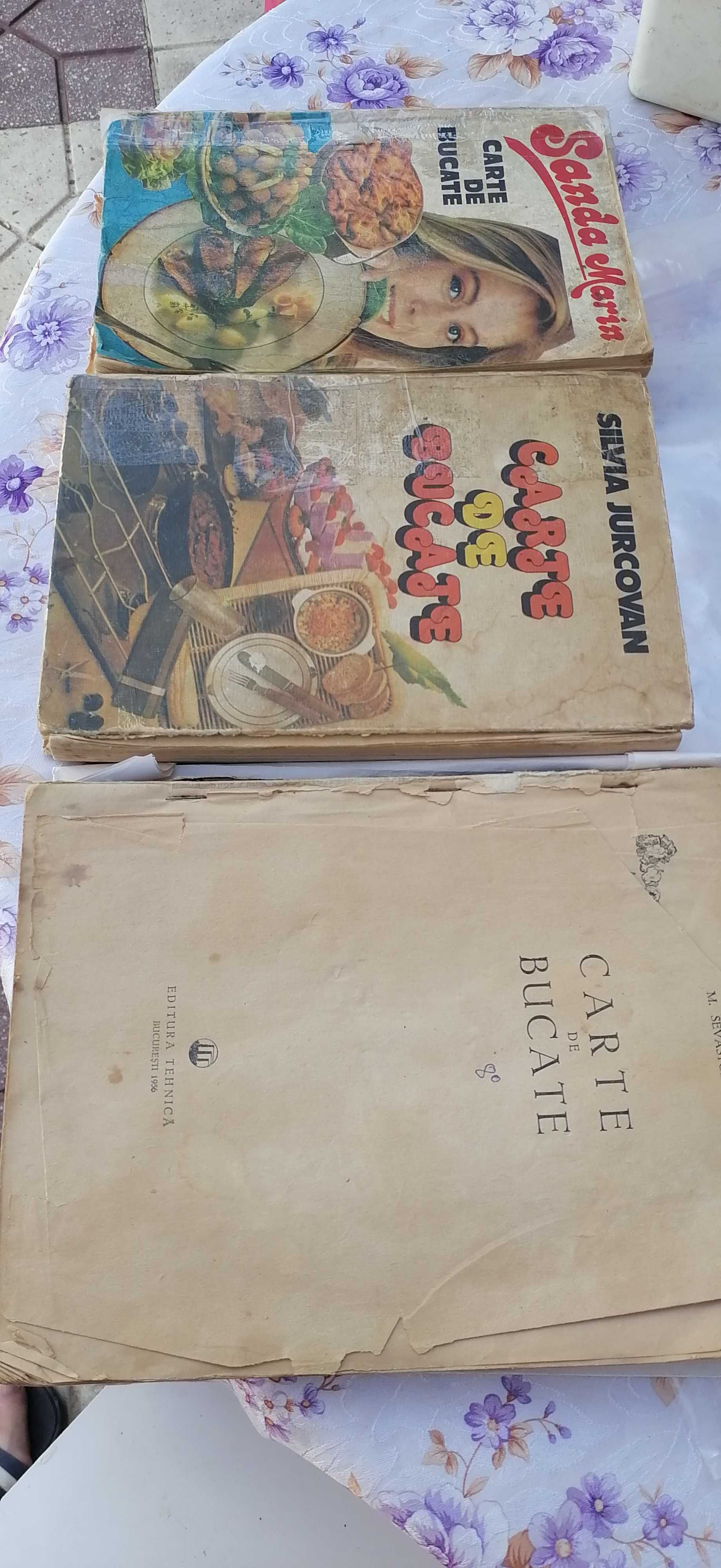 carti  de  bucate 3 buc.  220 toate