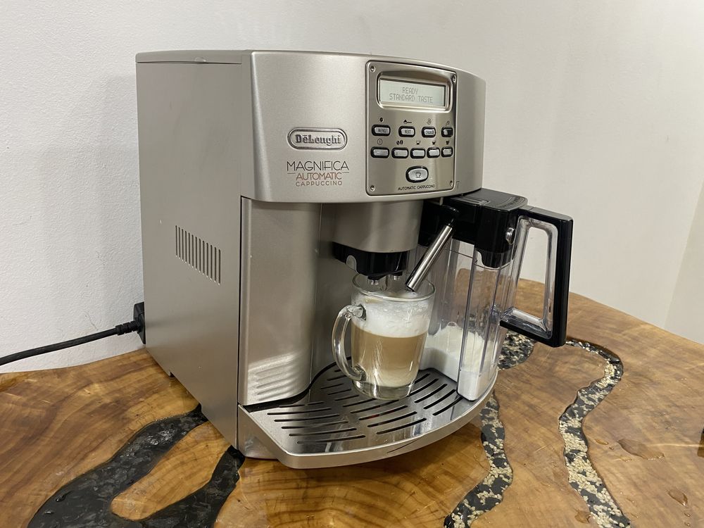 Expresor / espressor delonghi magnifica