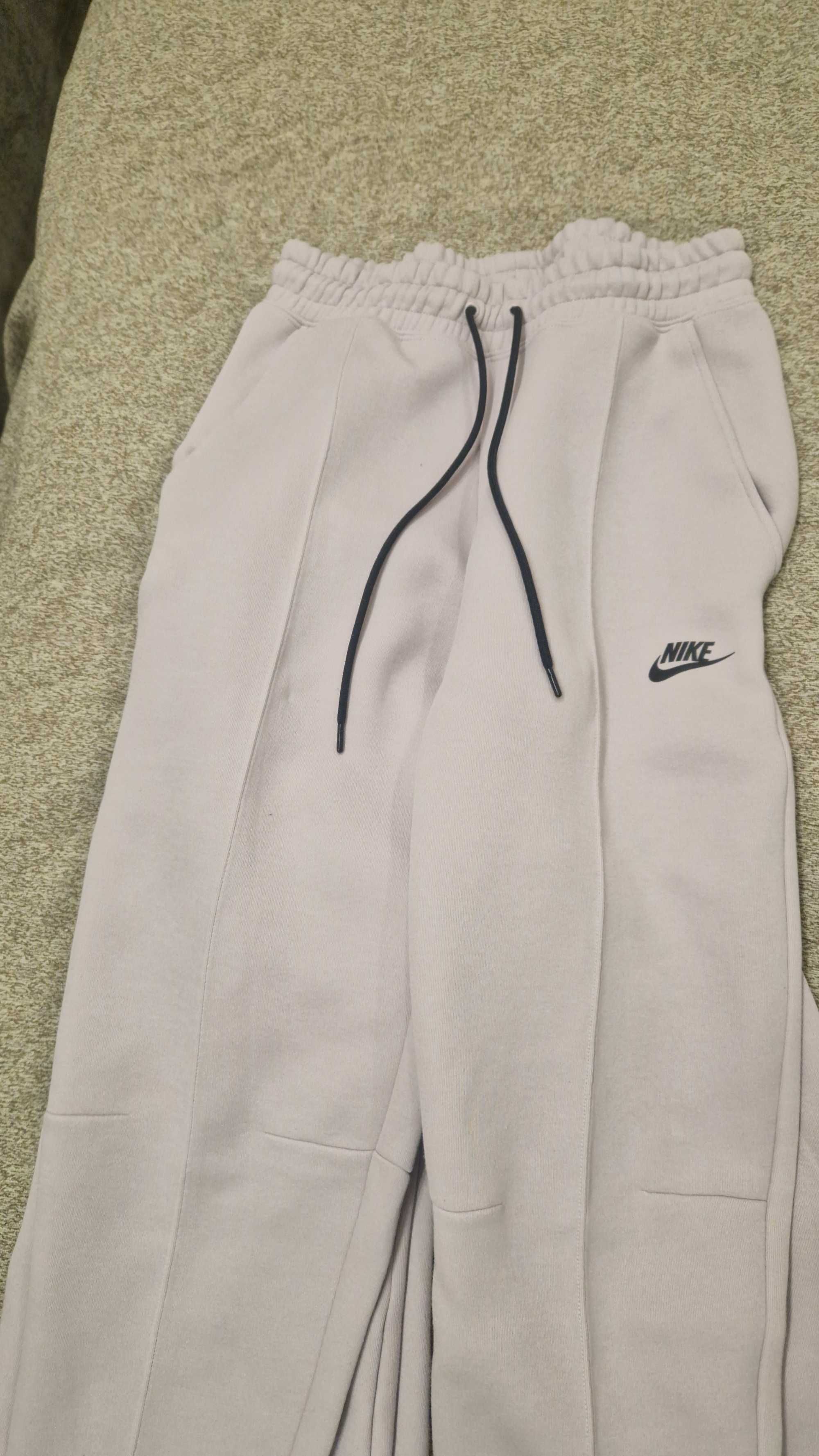 Оригинален дамски анцунг Nike
