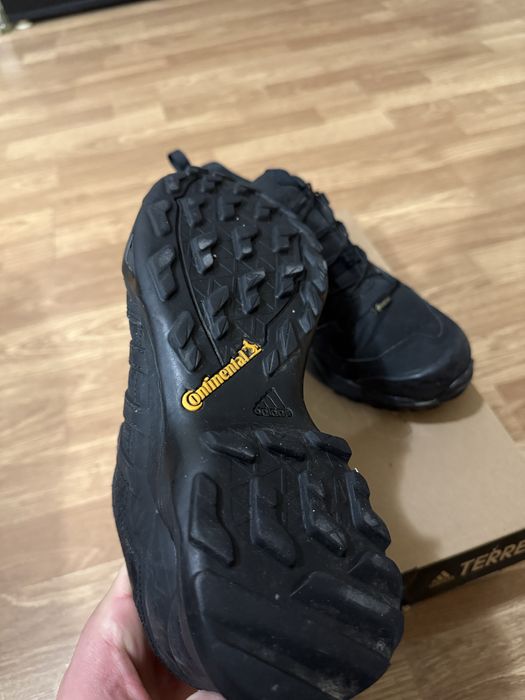 Adidas Gore Tex 42