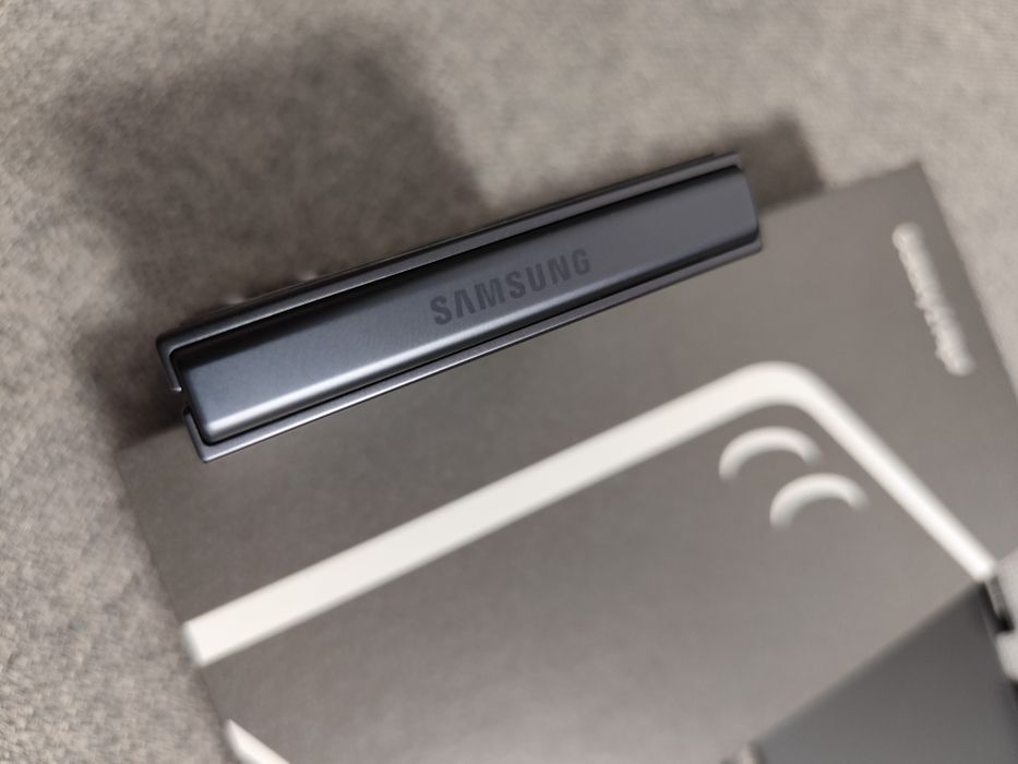 Samsung Z Flip 7 256GB / 12GB RAM