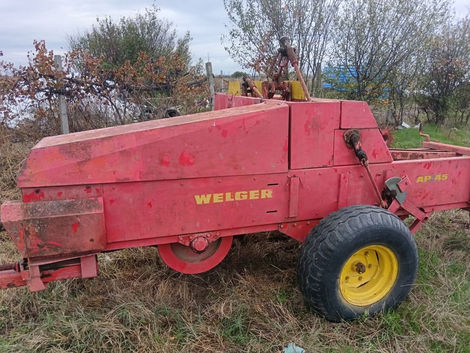 Vând o presă dreptunghiularā