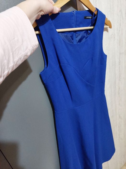 Синя рокля по тялото