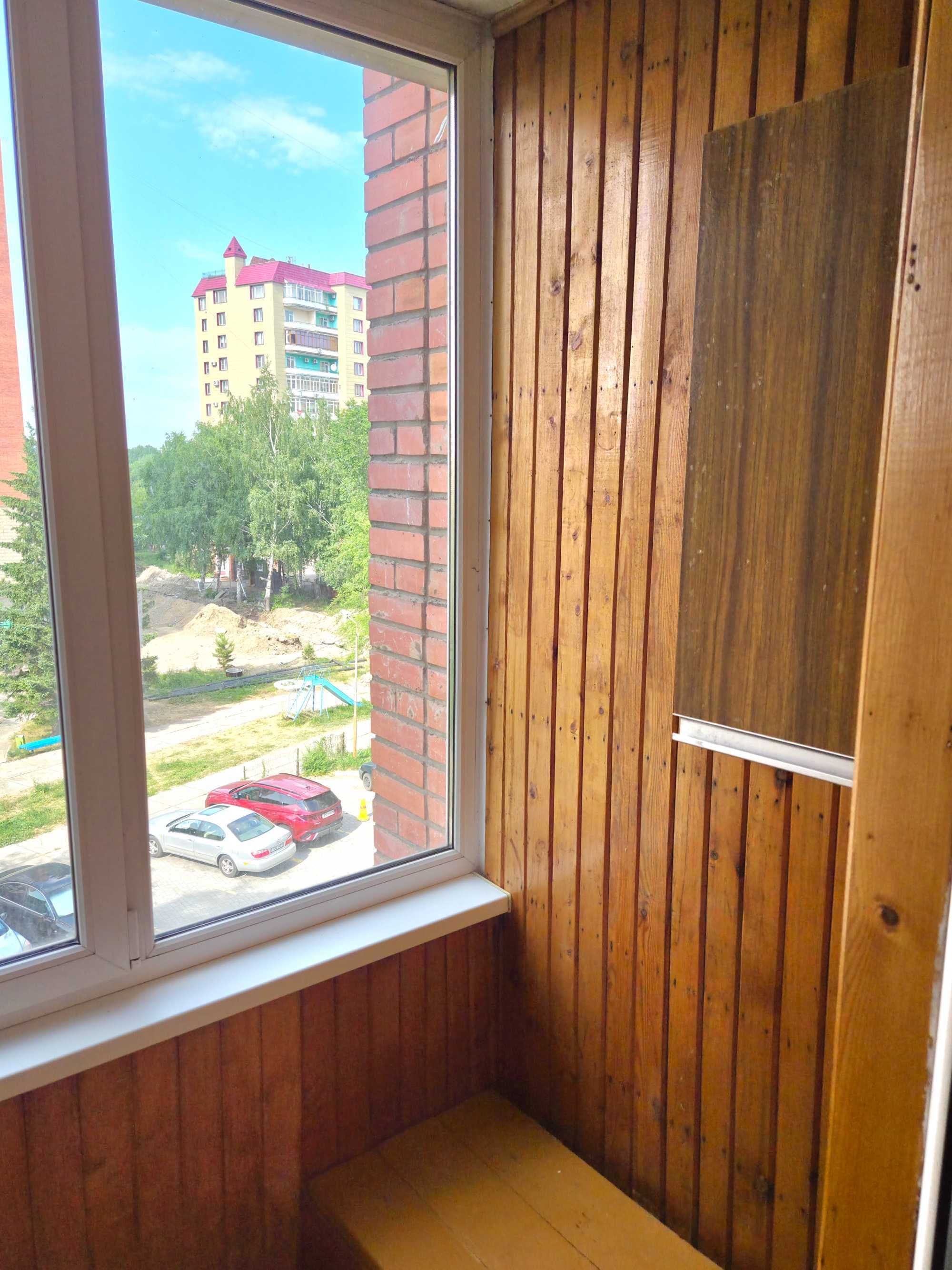 3-комн. квартира на Стрелке, кирпичный дом, 63 кв. м., 2 лоджии, 4/16
