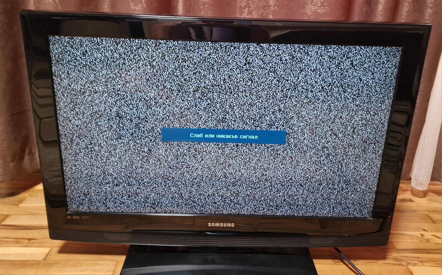 Samsung  LE32B350F1W 32 инча телевизор