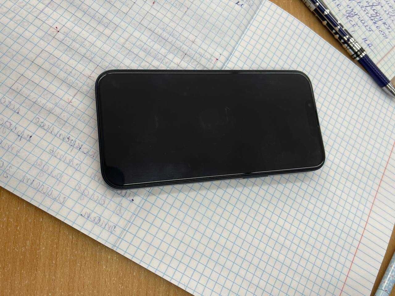 Iphone 13  holati yangi yomkst 90  qolgani telda